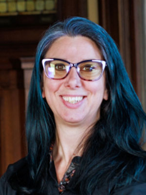 Liz Carris headshot